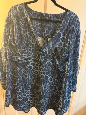 Torrid Harper Leopard Print Satin Blouse Size 4 Blue Black Flowy Top